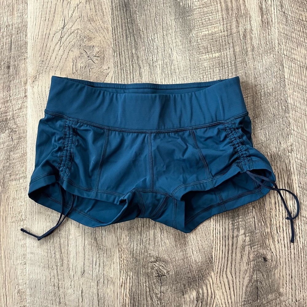 Lululemon teal cinch shorts